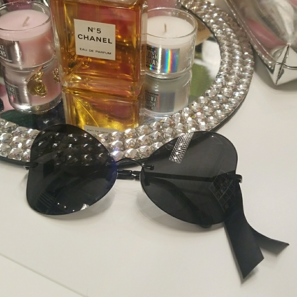 Elizabeth and James heart sunglasses
